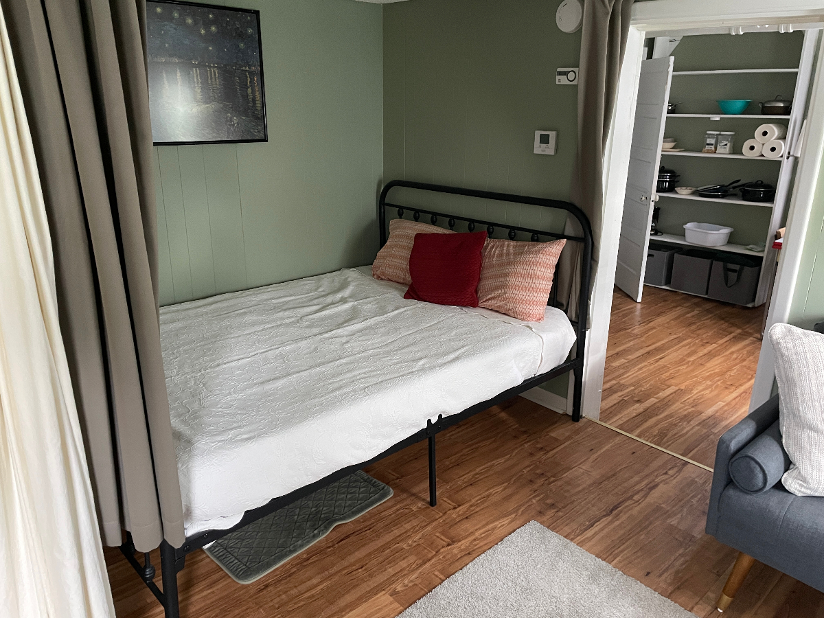 Cozy Studio in Walkable Neighborhood Near Downtown - Photo 9