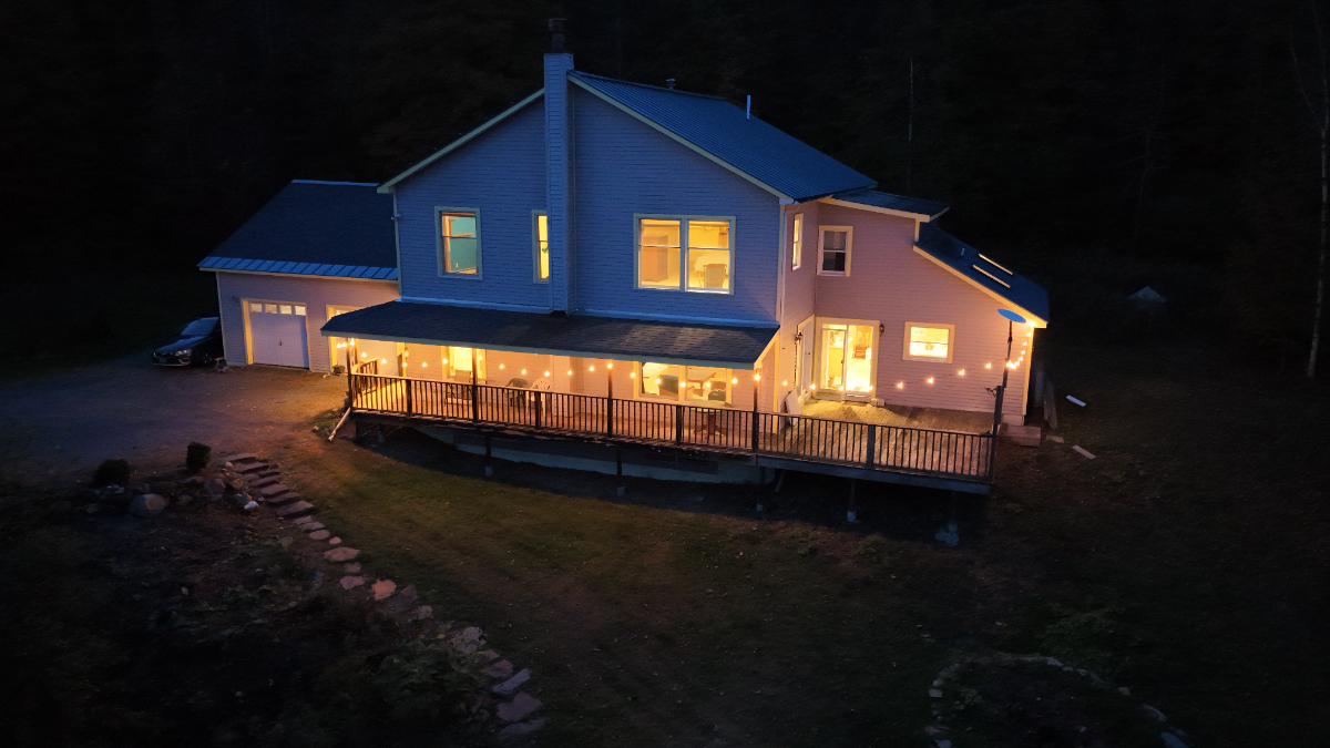 4 Bedroom House with Pond on 50 acres in Castleton - Photo 4