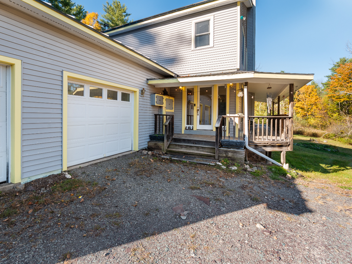 4 Bedroom House with Pond on 50 acres in Castleton - Photo 6