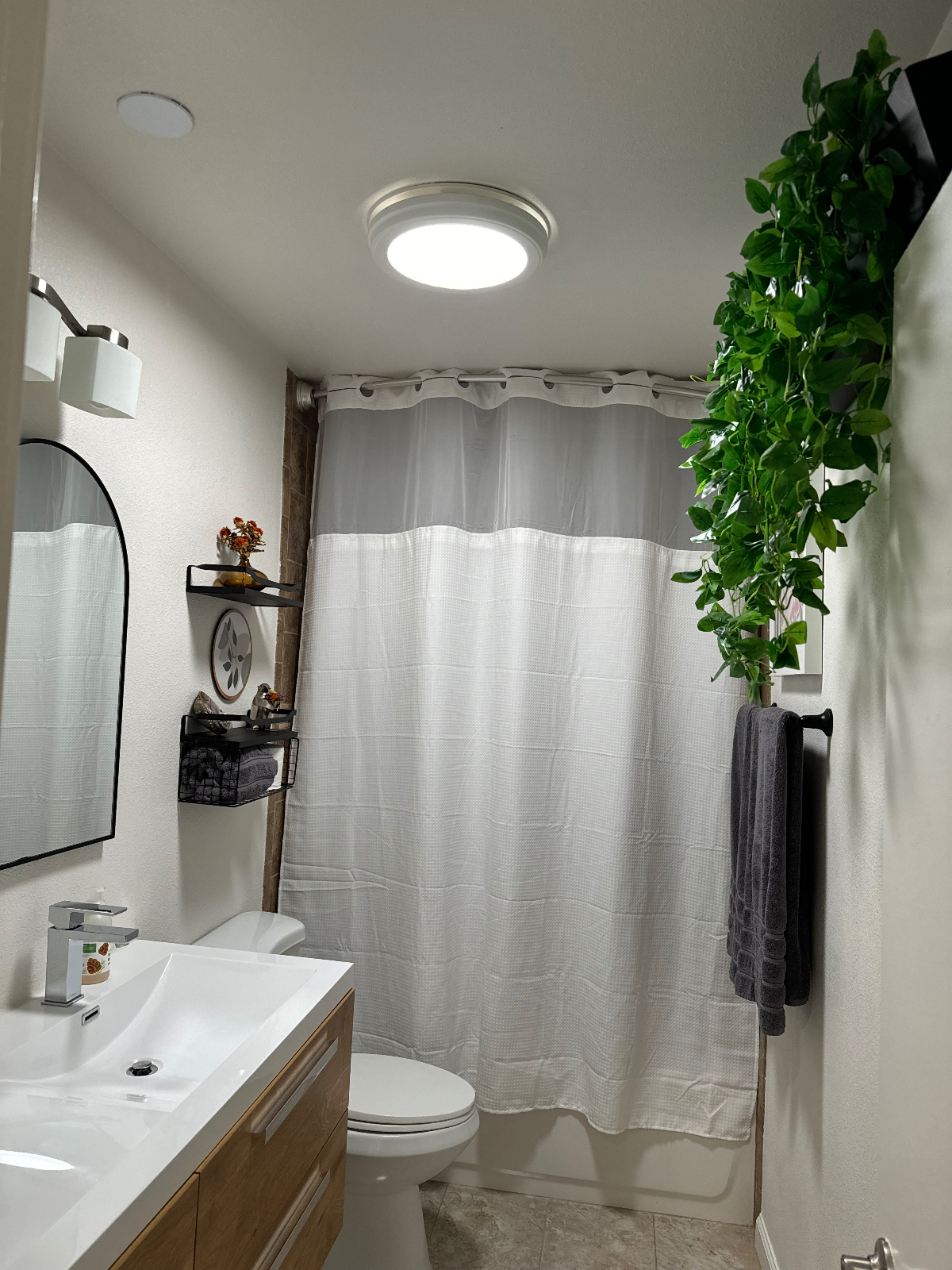 Modern fully furnished condo in Hillcrest San Diego - Photo 3