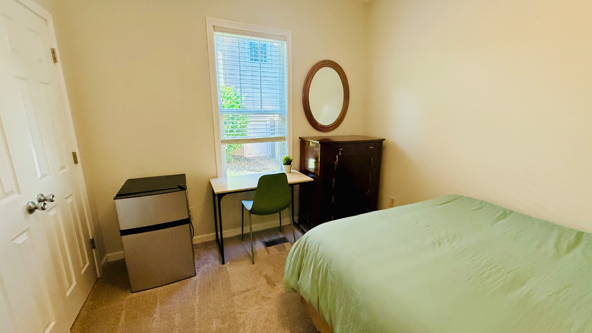 Private bedroom w/bathroom walkable to Optimist Hall and Light Rail - Photo 3