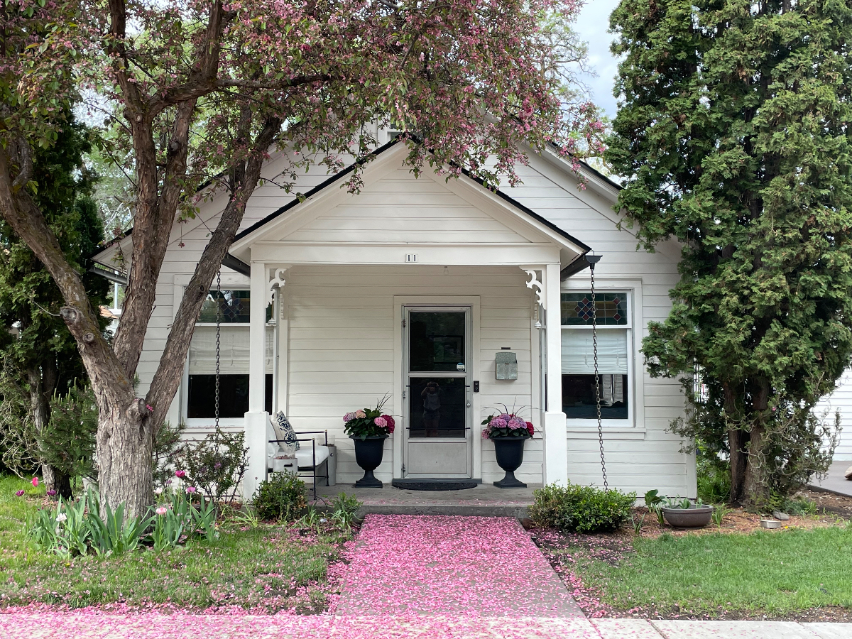 Downtown Cottage - Photo 1