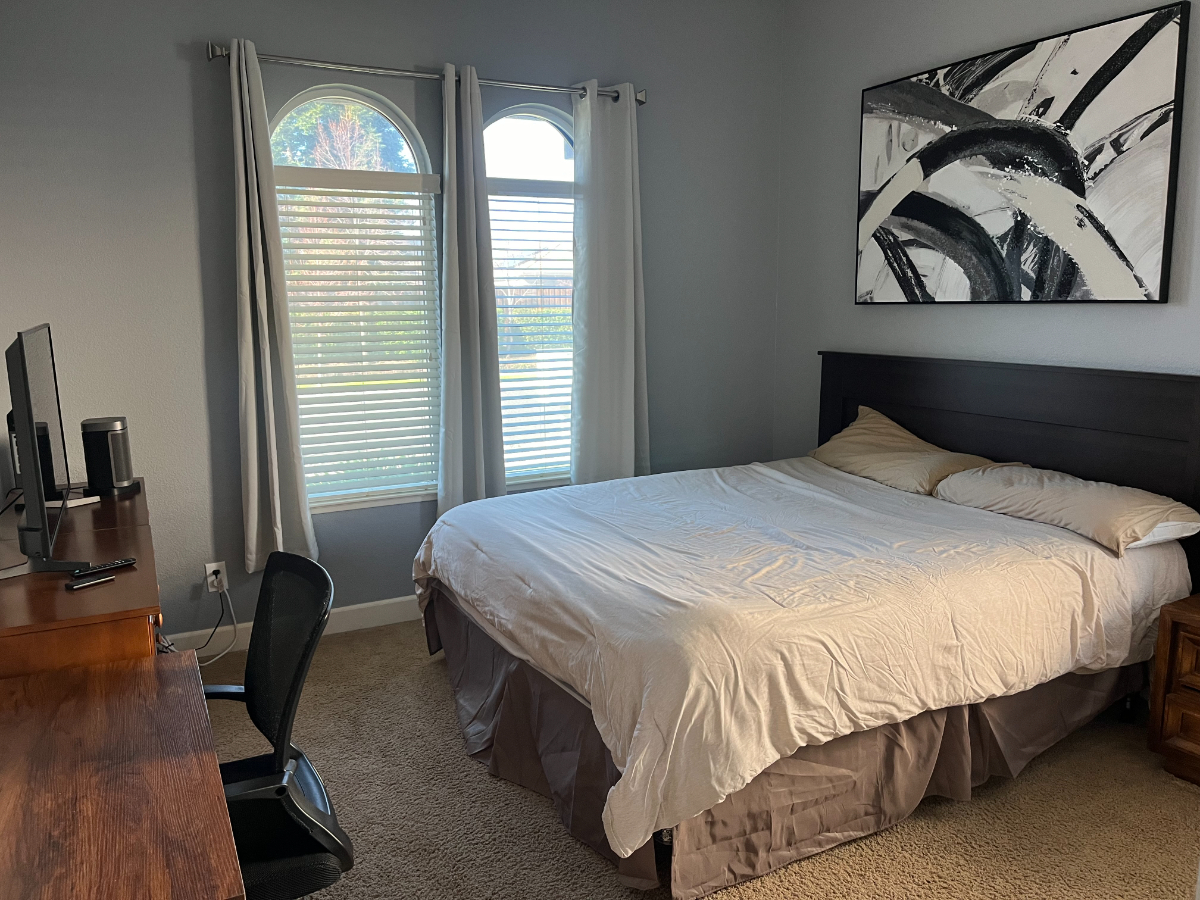 Large clean private room w/private bathroom, includes utilities in West Sacramento. - Photo 1