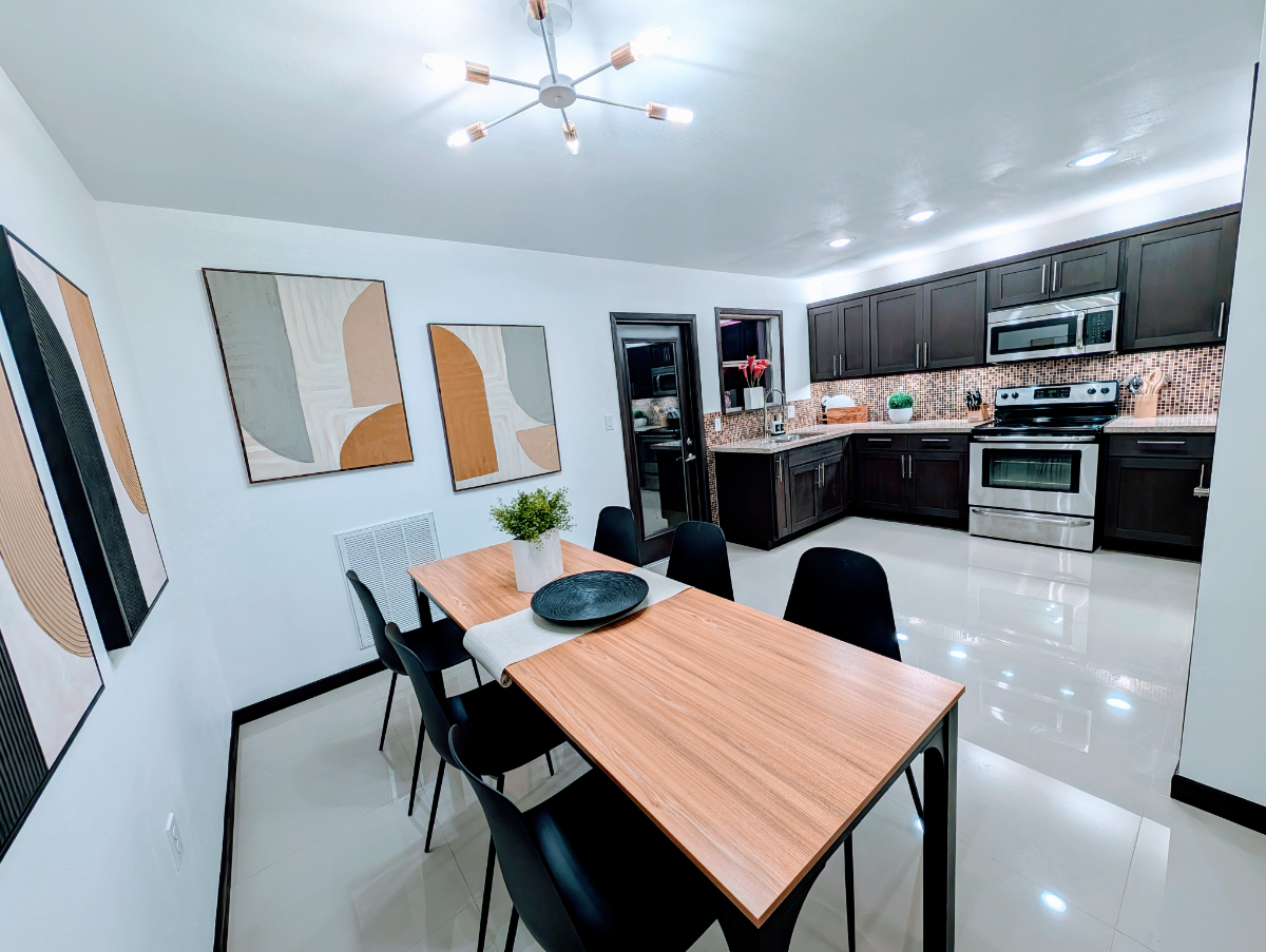 TWO ENSUITE -SPACIOUS MODERN 2 bd/2.5 bth Brownsville Best Location - Photo 3
