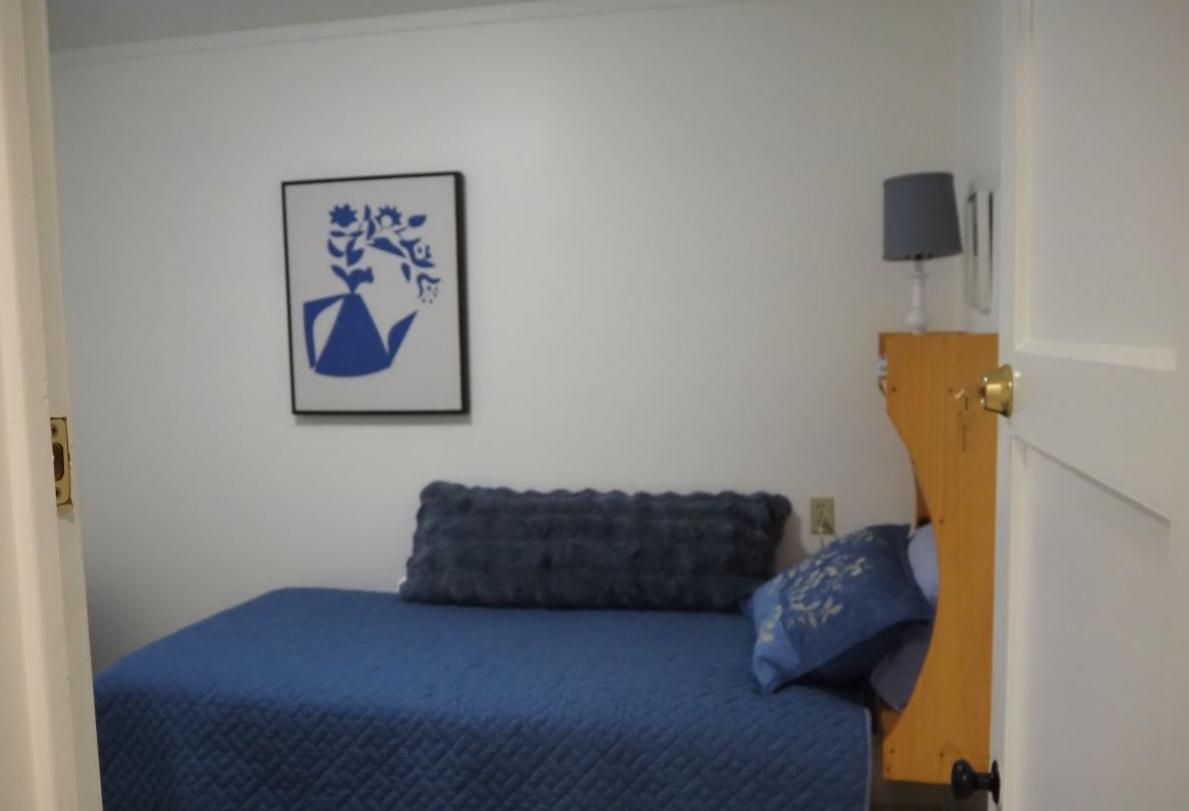 Simple Convenience - Room 1 - Blue