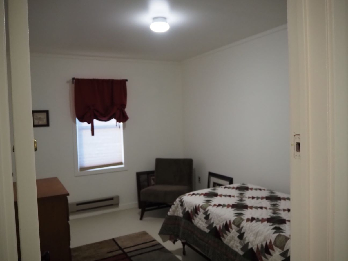 Simple Convenience - Room 3 - Red