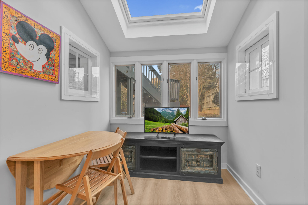 Bright and Fully Furnished 1-Bedroom Apt in a Prime, Safe Location - Photo 1