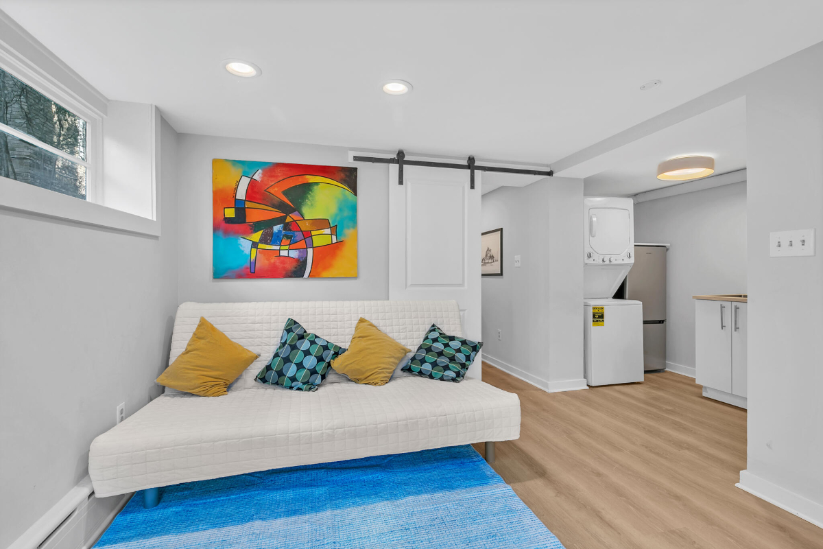 Bright and Fully Furnished 1-Bedroom Apt in a Prime, Safe Location - Photo 2