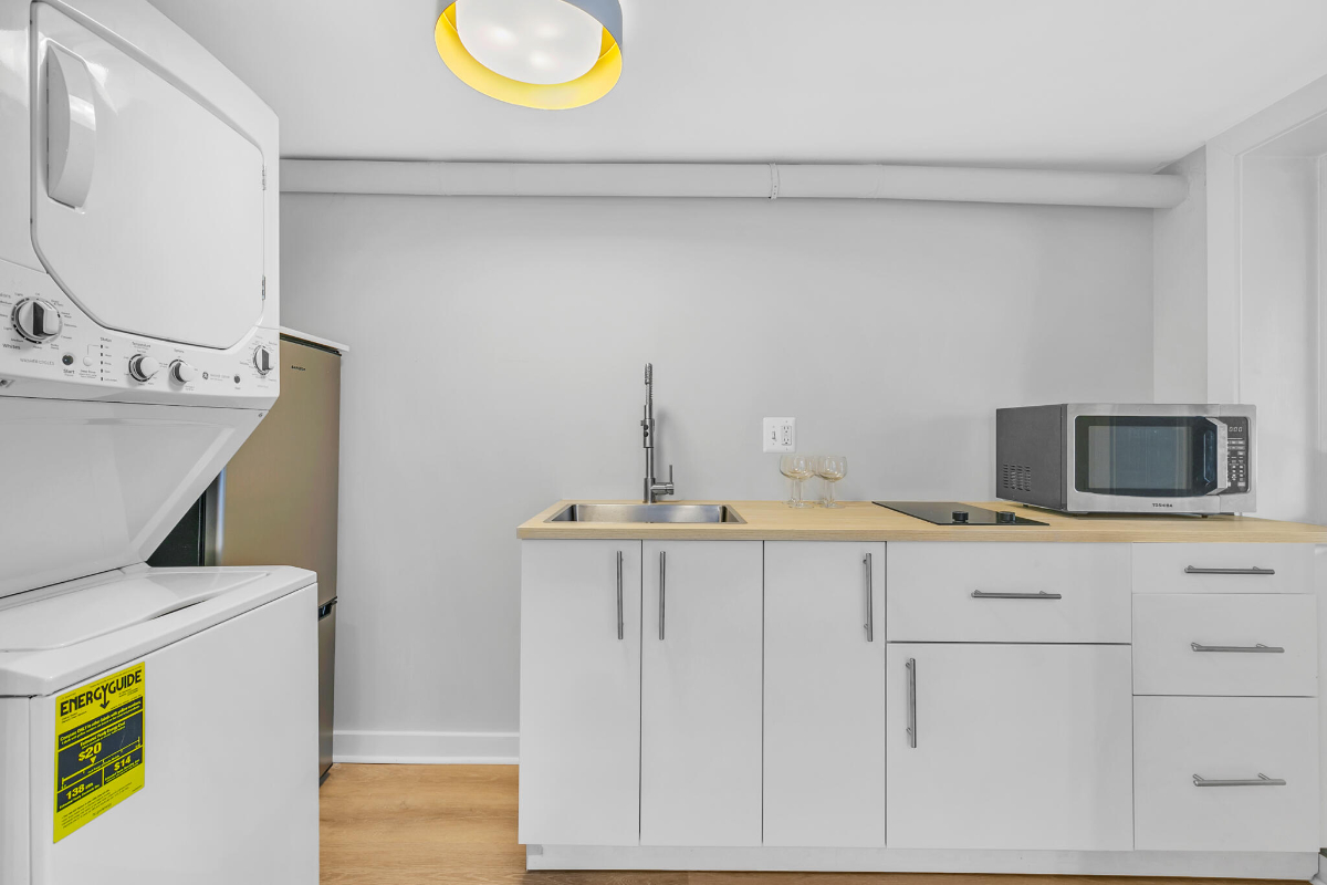 Bright and Fully Furnished 1-Bedroom Apt in a Prime, Safe Location - Photo 4