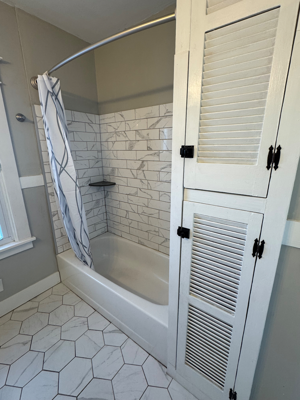 Renovated Kenmore Village Upper Unit - Photo 11