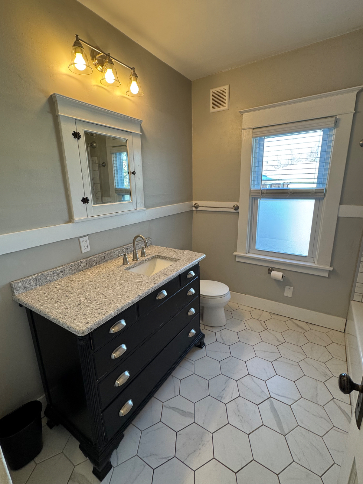Renovated Kenmore Village Upper Unit - Photo 12