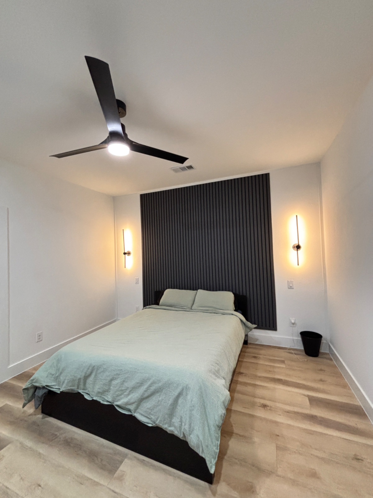 Furnished Bedroom With Private Bath Room - Photo 10