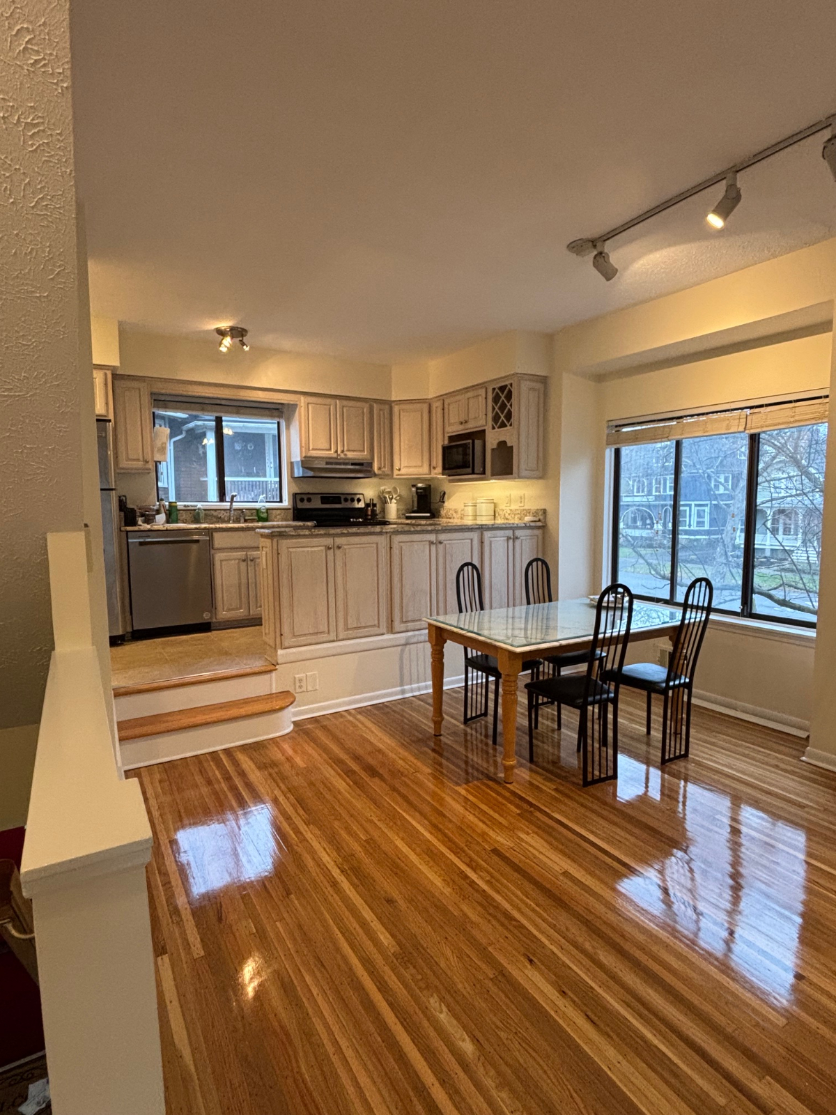 Mid-Century Modern Townhouse - Photo 2