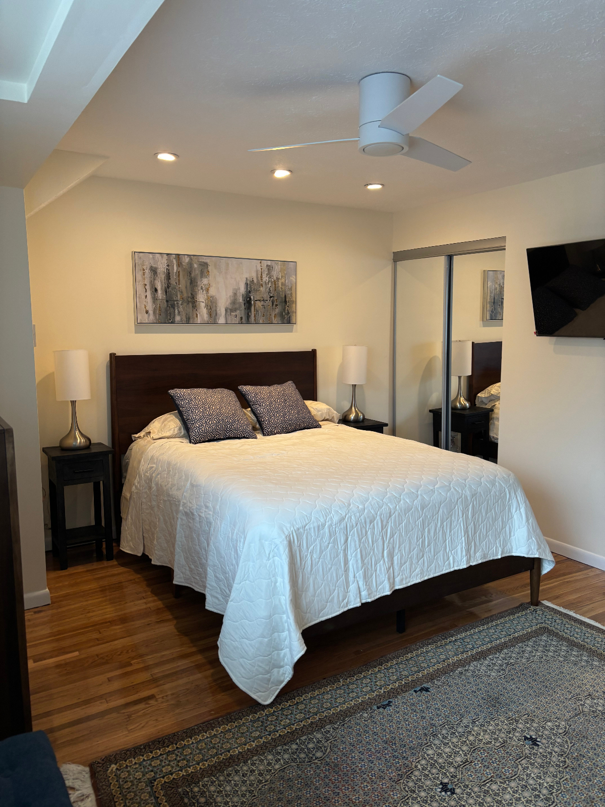 Mid-Century Modern Townhouse - Photo 7