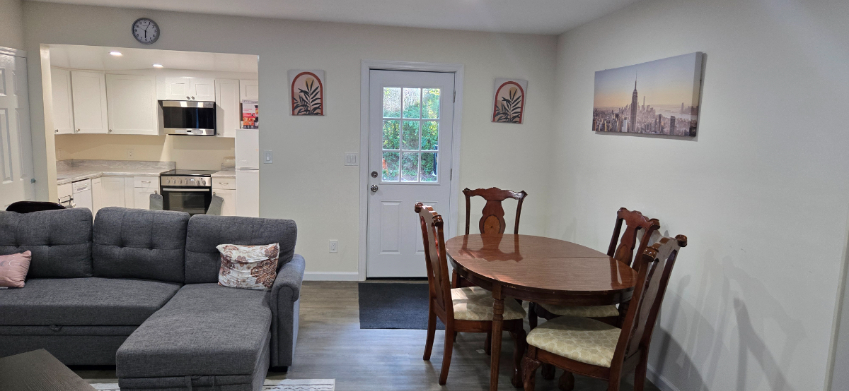 Cozy 2BR/1BA House with Backyard and Modern Amenities - Perfect for Small Families or Couples - Photo 5