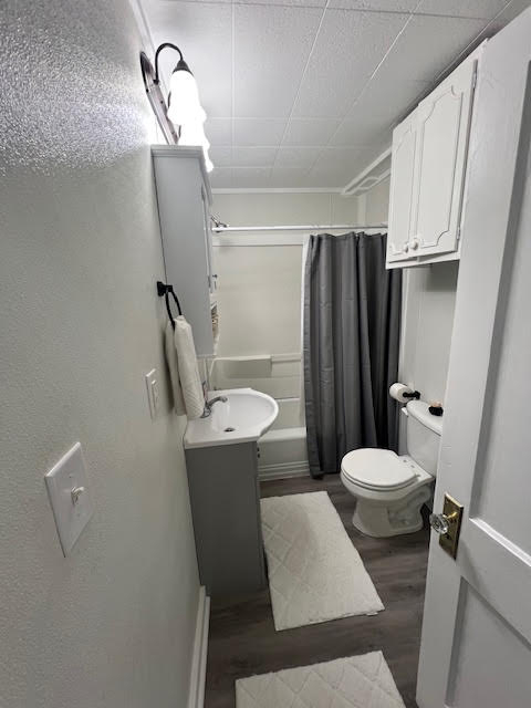 Quiet and Comfortable Room - Photo 10