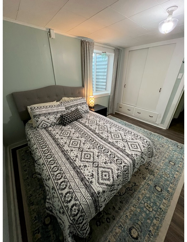 Bright & Spacious Basement Apartment - Perfect for single occupant, professional or traveler! - Photo 1