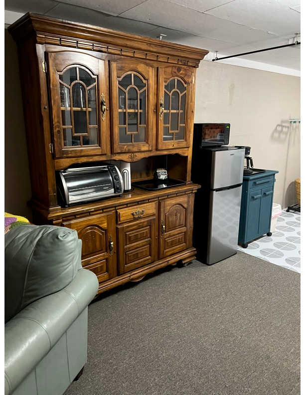 Bright & Spacious Basement Apartment - Perfect for single occupant, professional or traveler! - Photo 8