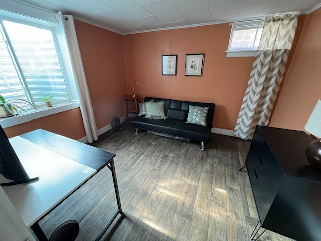 Bright & Spacious Basement Apartment - Perfect for single occupant, professional or traveler! - Photo 12