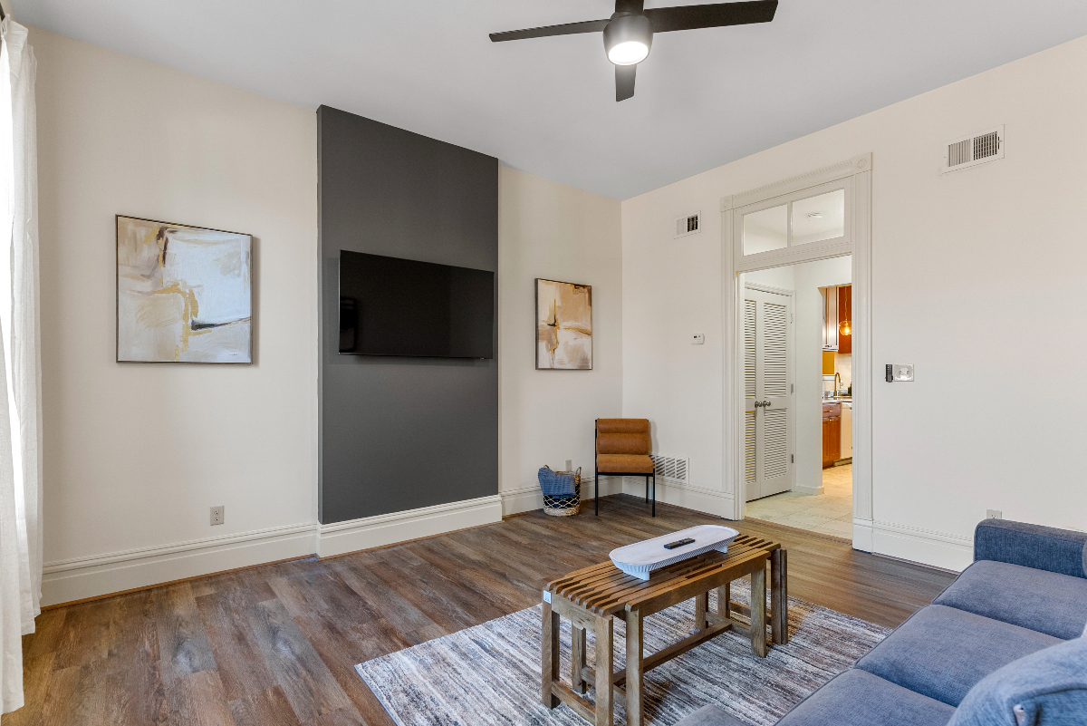 Fully-Furnished 2 story 1 BR / 1BA with W/D - Photo 2