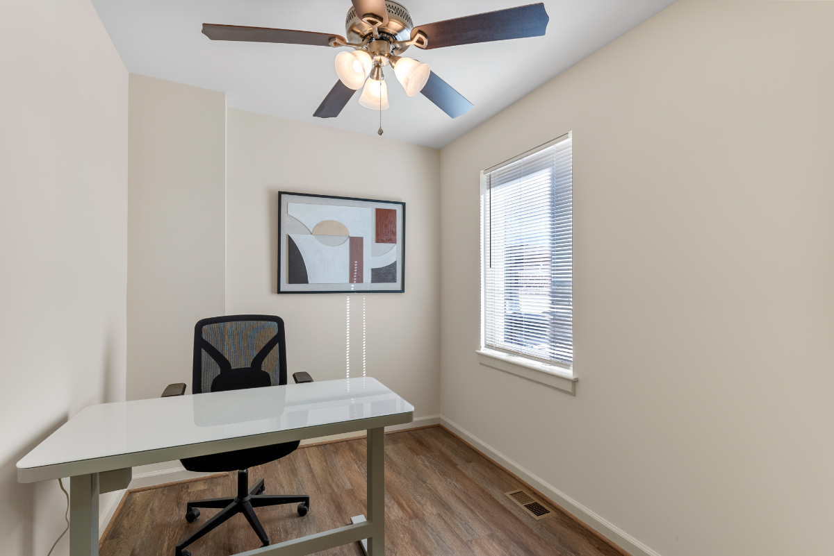 Fully-Furnished 2 story 1 BR / 1BA with W/D - Photo 5