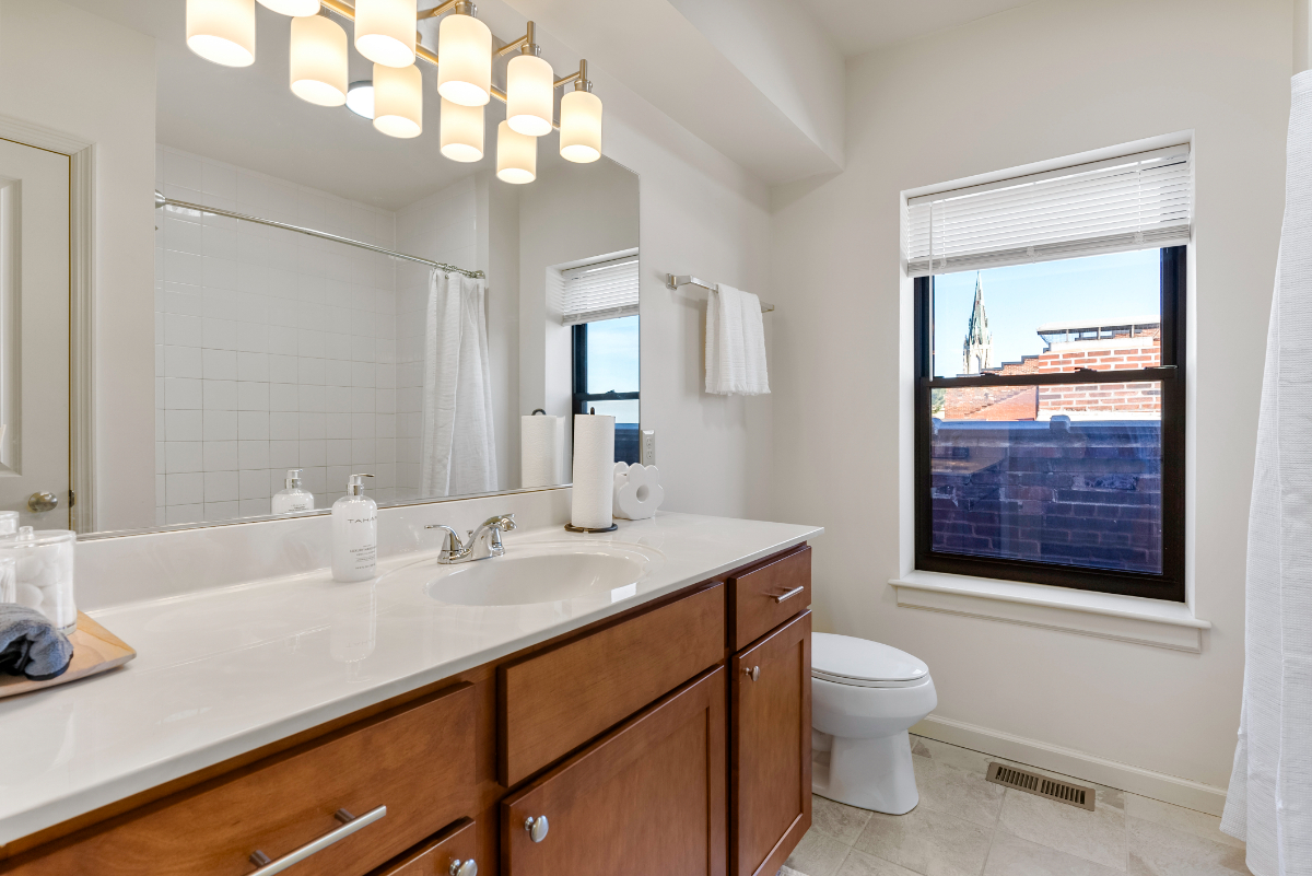 Fully-Furnished 2 story 1 BR / 1BA with W/D - Photo 6
