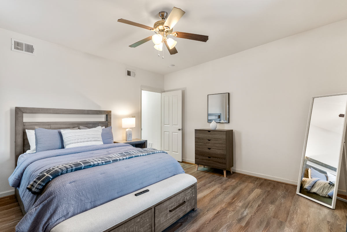 Fully-Furnished 2 story 1 BR / 1BA with W/D - Photo 7