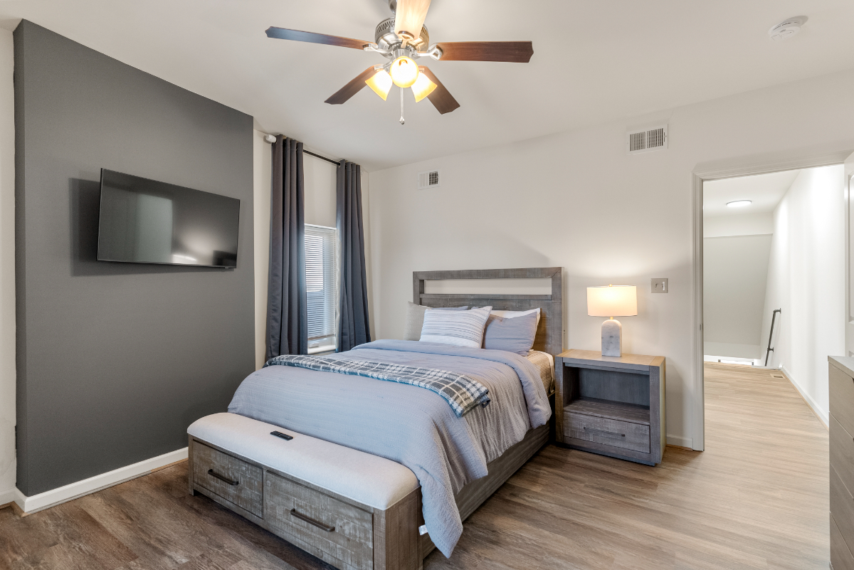 Fully-Furnished 2 story 1 BR / 1BA with W/D - Photo 8