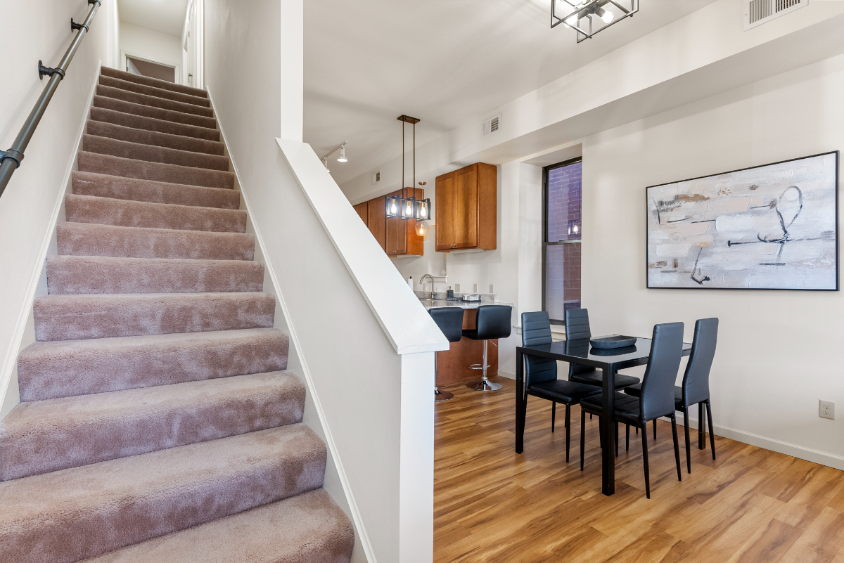 Fully-Furnished 2 story 1 BR / 1BA with W/D - Photo 4