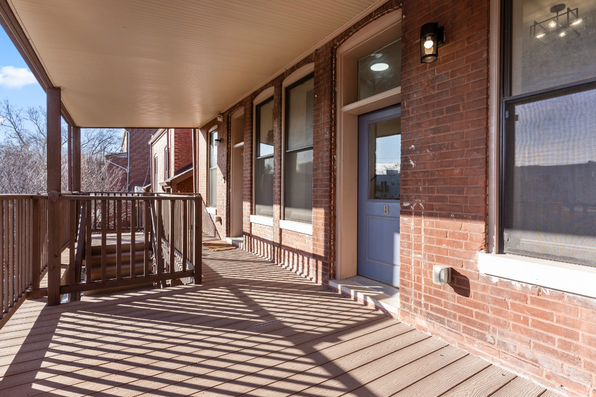 Fully-Furnished 2 story 1 BR / 1BA with W/D - Photo 9