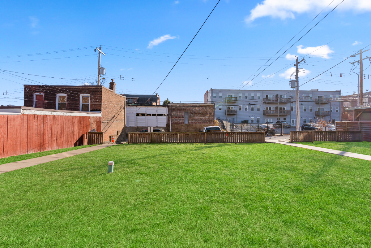 Fully-Furnished 2 story 1 BR / 1BA with W/D - Photo 11