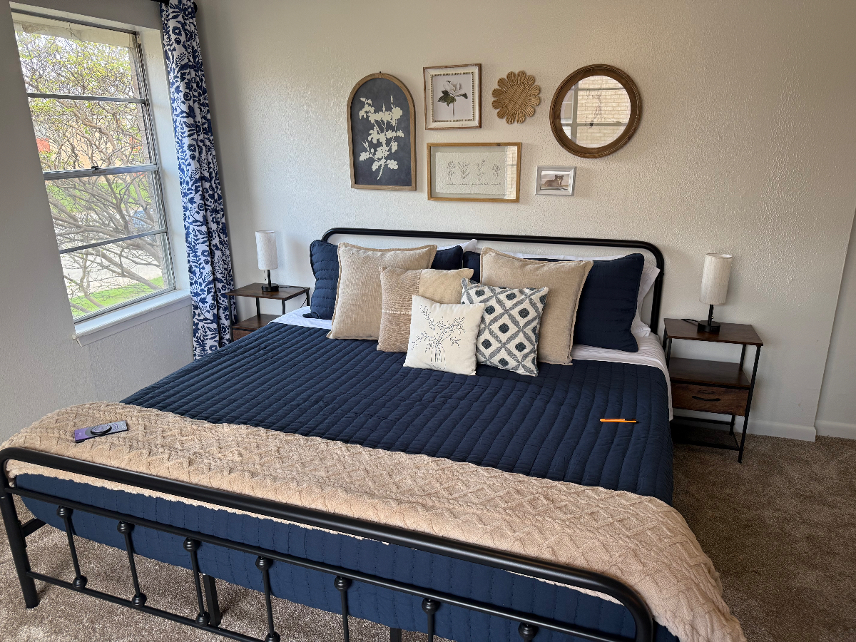 Townhouse Master bedroom - Photo 12