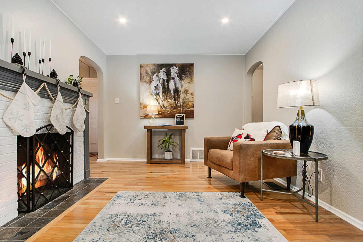 Centrally Located Spacious 1940's Bungalow - Photo 1