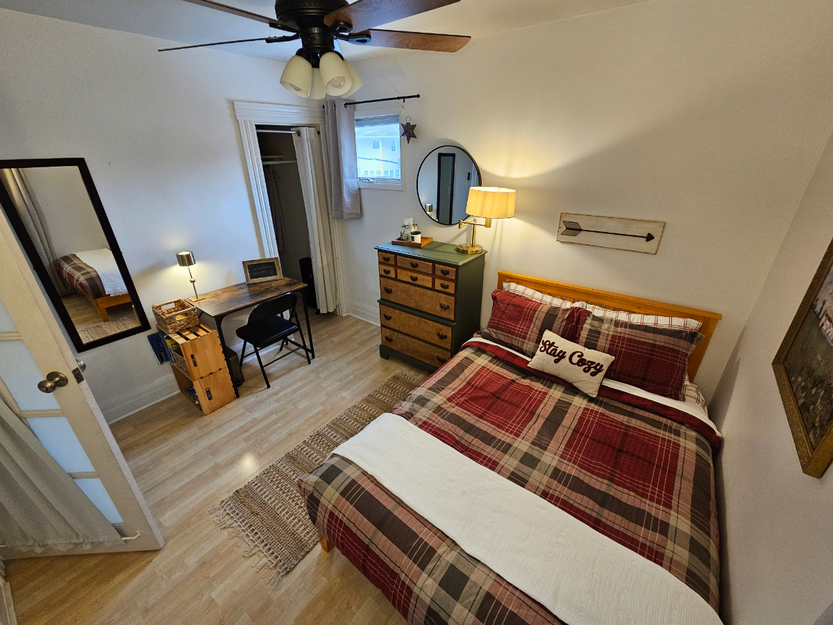 Spacious Room in Vibrant Rochester Neighborhood (December, Next Availability) - Photo 2