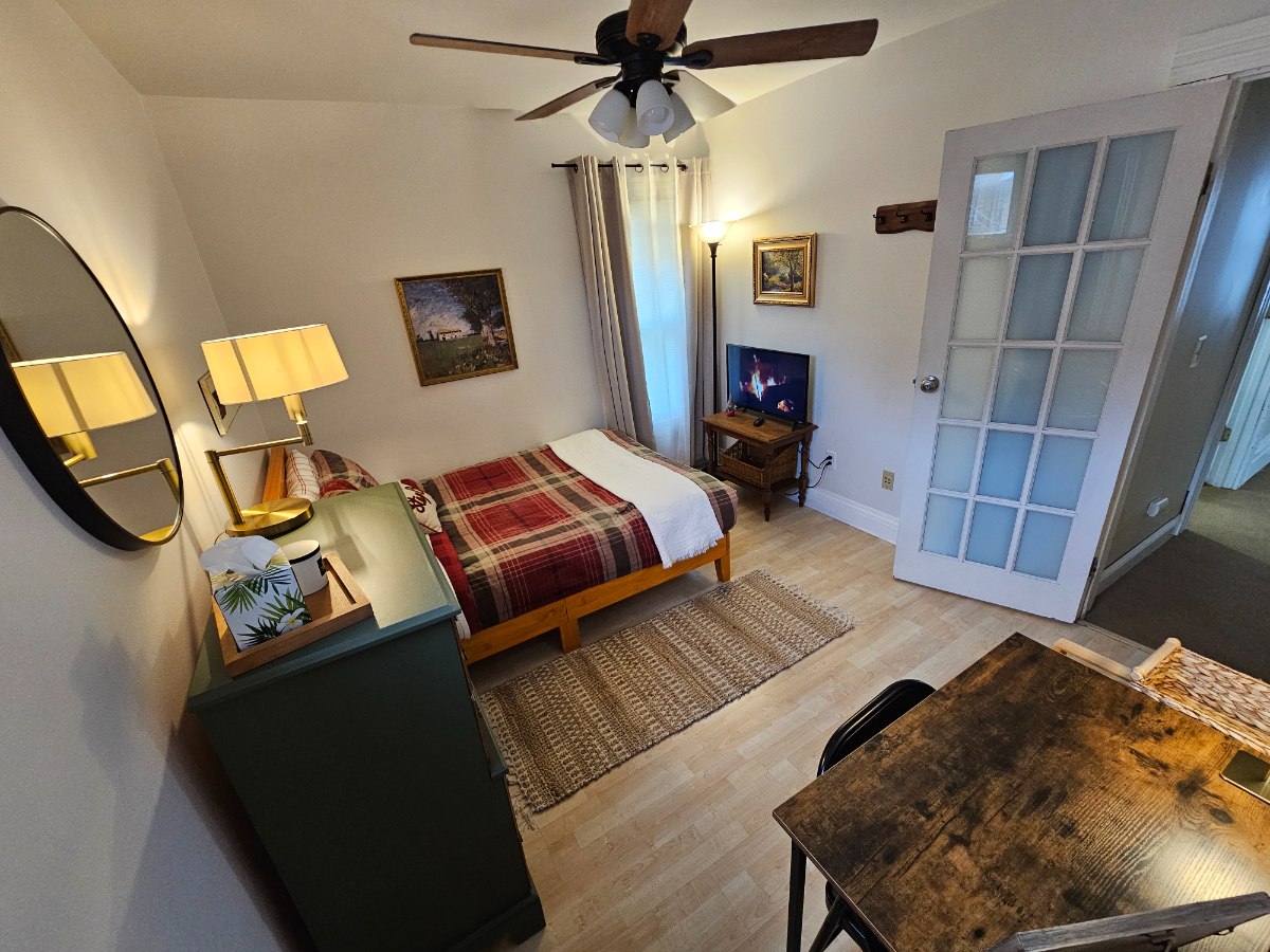 Spacious Room in Vibrant Rochester Neighborhood (December, Next Availability) - Photo 4