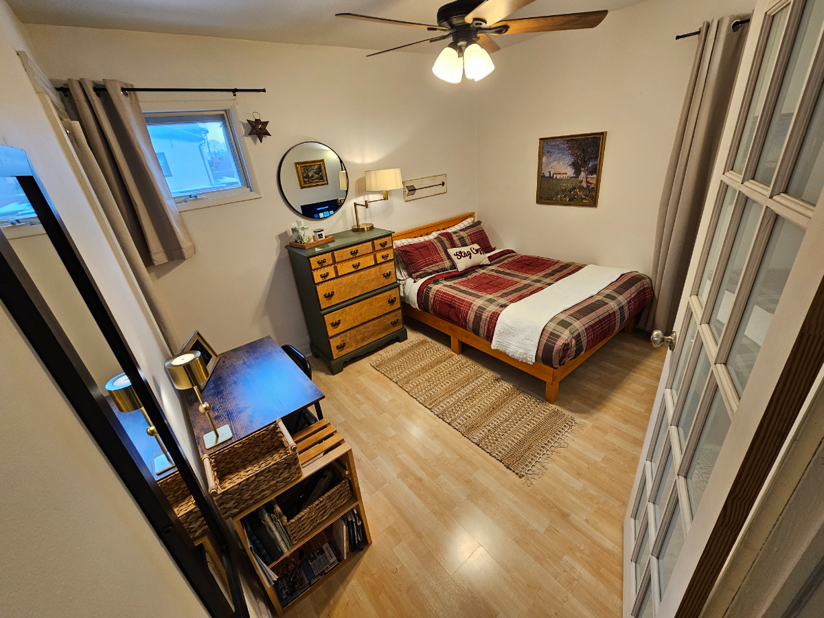 Spacious Room in Vibrant Rochester Neighborhood (December, Next Availability) - Photo 5