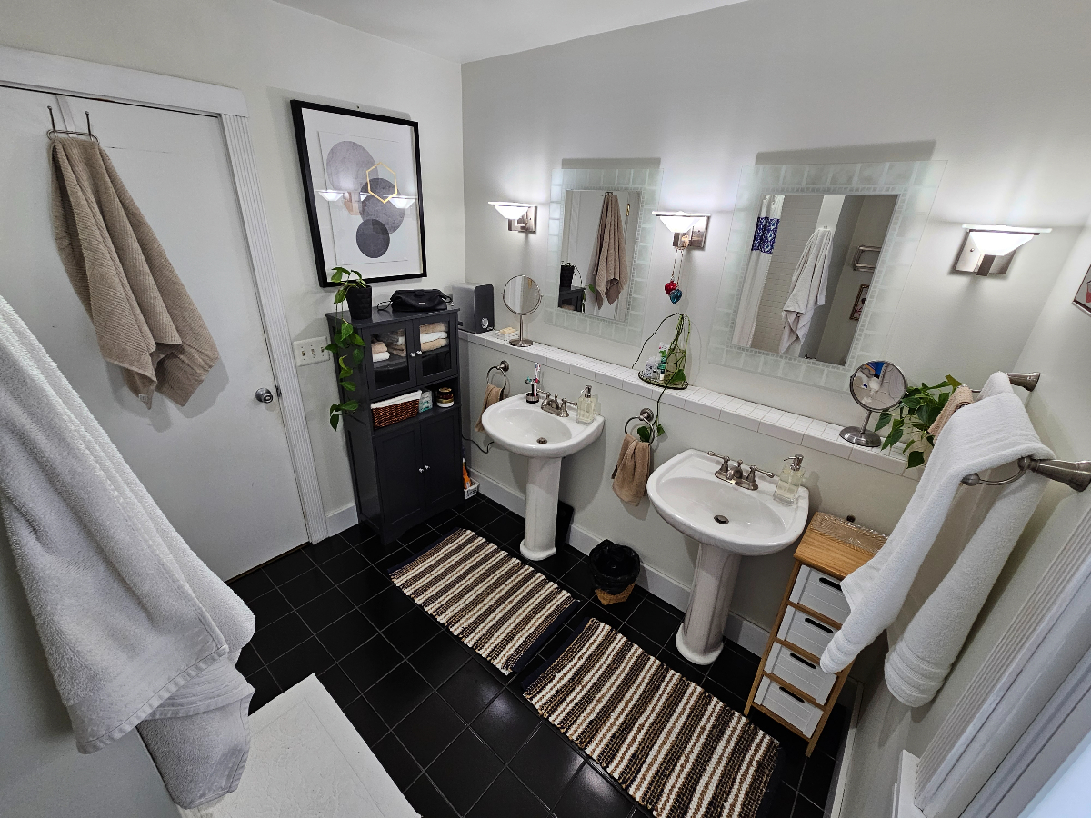 Spacious Room in Vibrant Rochester Neighborhood (December, Next Availability) - Photo 8