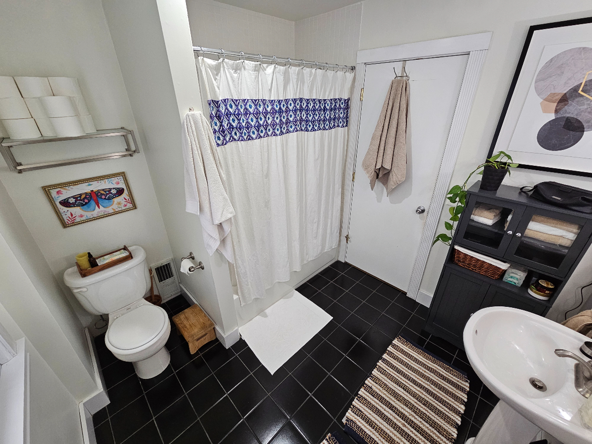 Spacious Room in Vibrant Rochester Neighborhood (December, Next Availability) - Photo 9