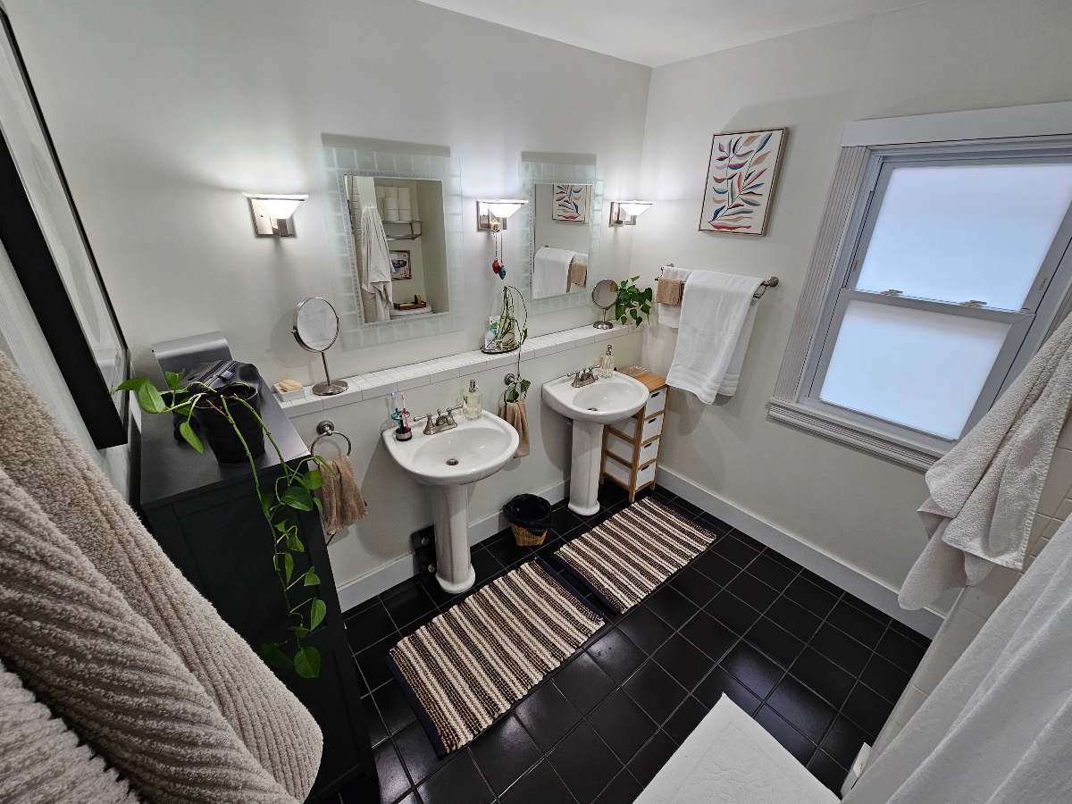Spacious Room in Vibrant Rochester Neighborhood (December, Next Availability) - Photo 10