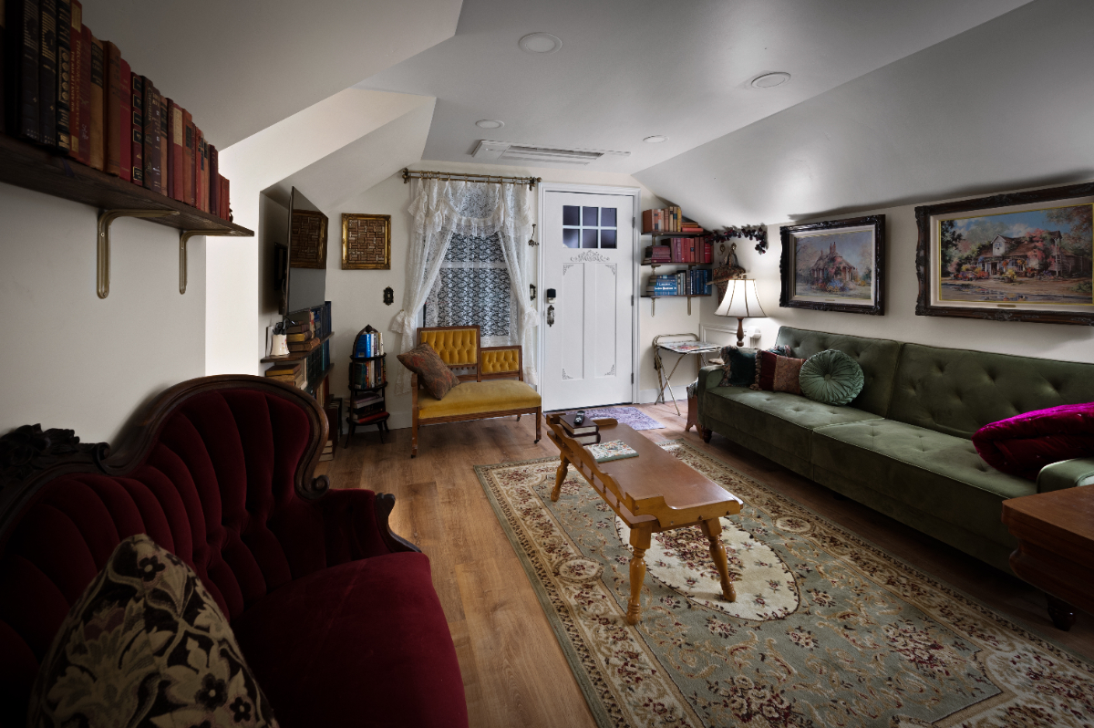 Sunny Private 1BR | 1.1 Mi to St. Charles | King Bed | W/D | Midtown | "The Victorian Story" Unit - Photo 4