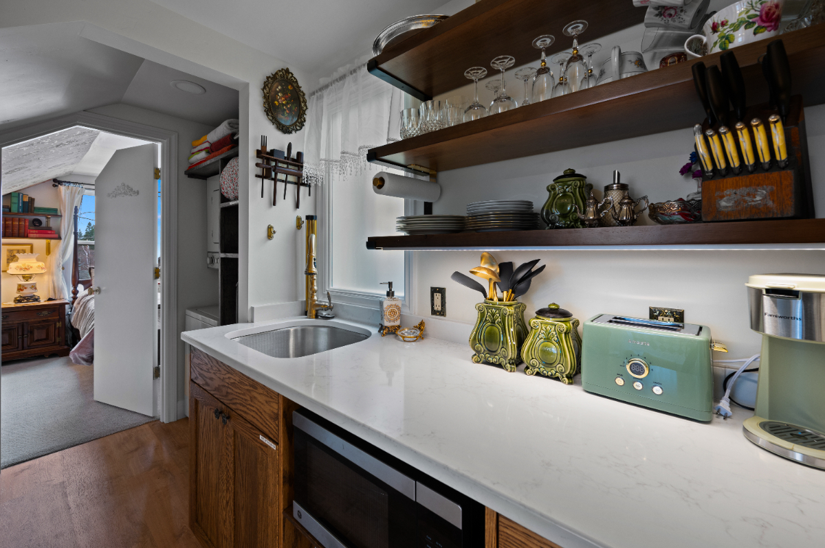 Sunny Private 1BR | 1.1 Mi to St. Charles | King Bed | W/D | Midtown | "The Victorian Story" Unit - Photo 6