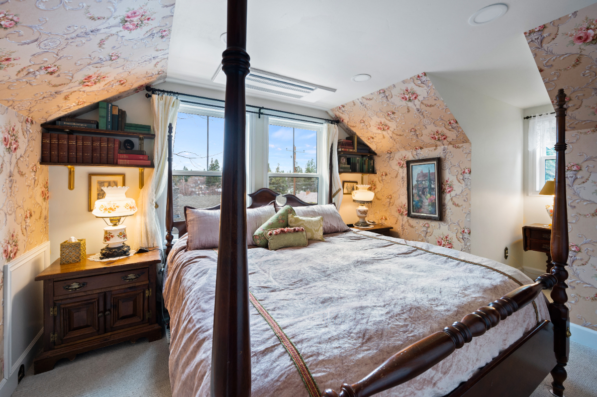 Sunny Private 1BR | 1.1 Mi to St. Charles | King Bed | W/D | Midtown | "The Victorian Story" Unit - Photo 1