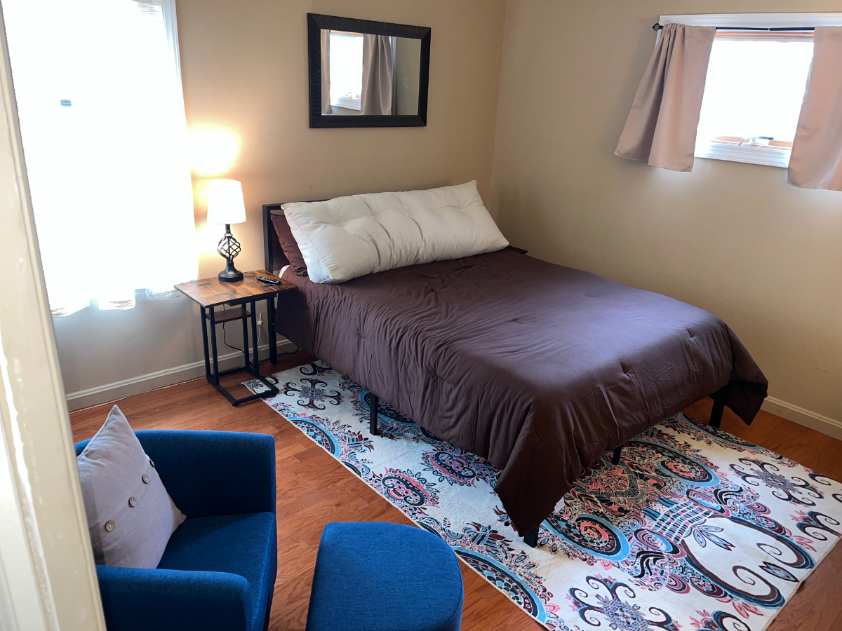 Inviting Queen Bedroom in in Pearl River