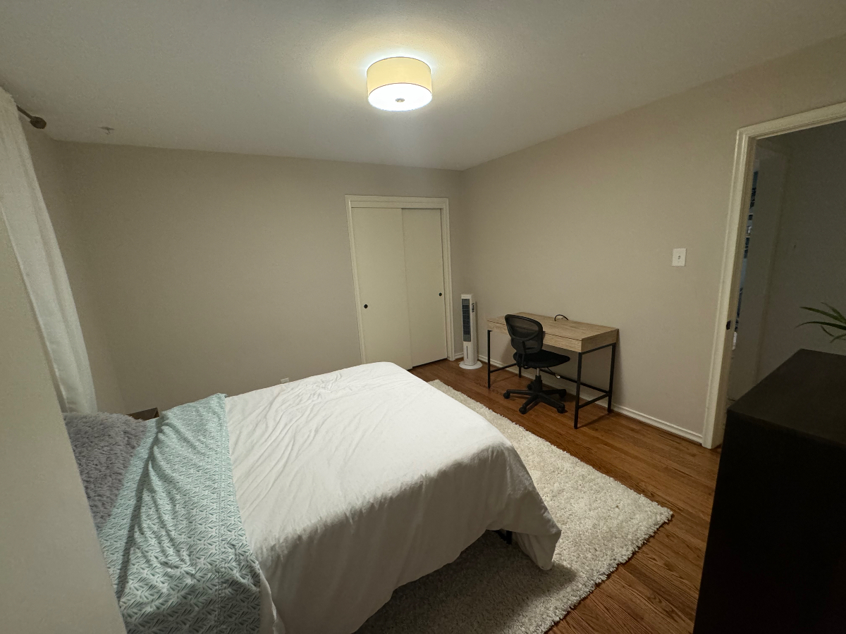 Bedroom with Attached Bath in East Dallas - Photo 2