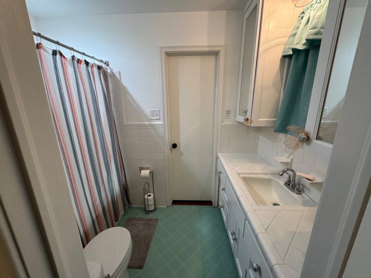 Bedroom with Attached Bath in East Dallas - Photo 9