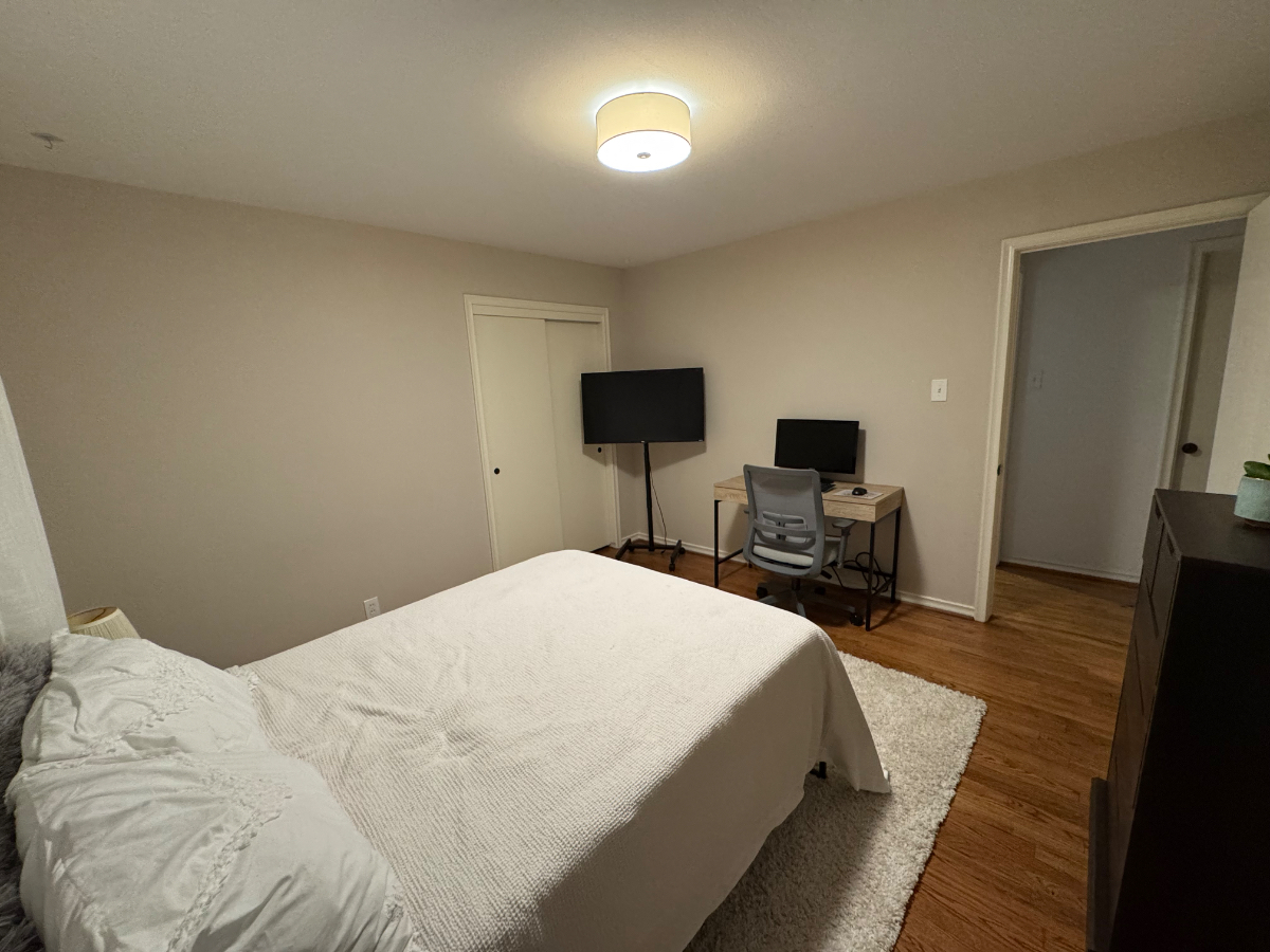 Bedroom with Attached Bath in East Dallas - Photo 10