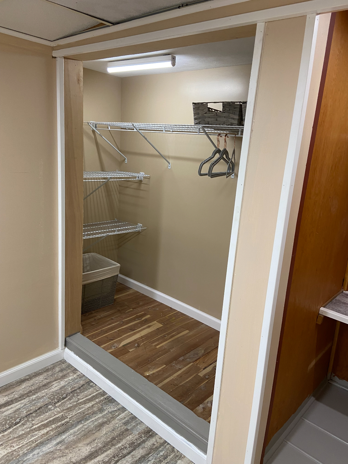 furnished basement apartment in a quiet western suburb of Syracuse - Photo 12