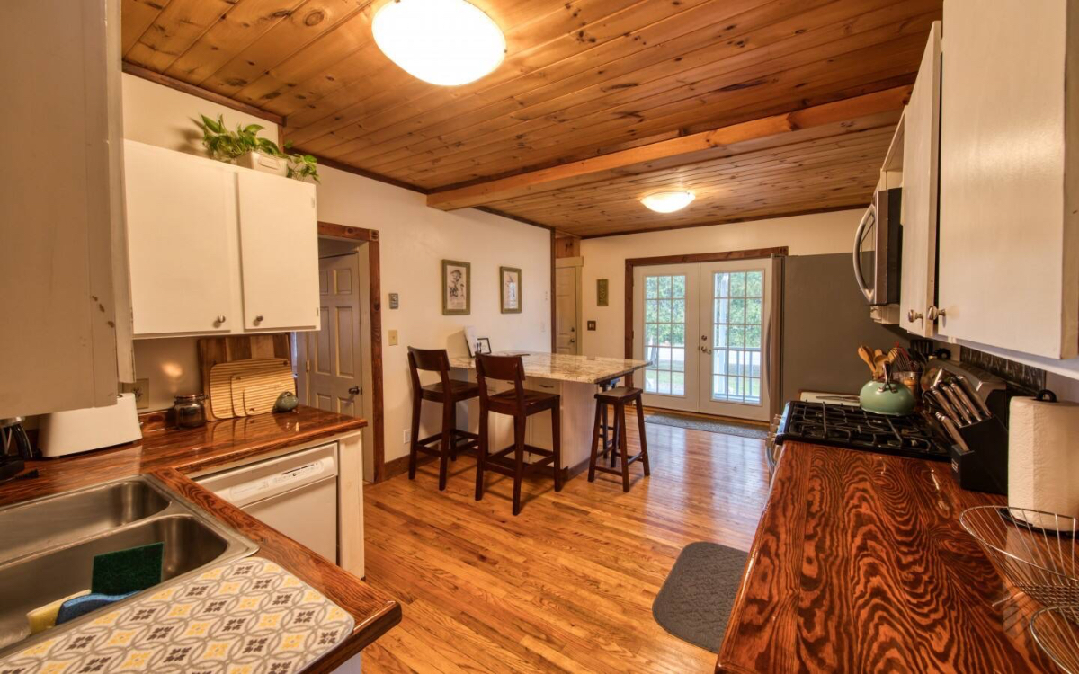 Country home w/character of the Adirondacks - Photo 9
