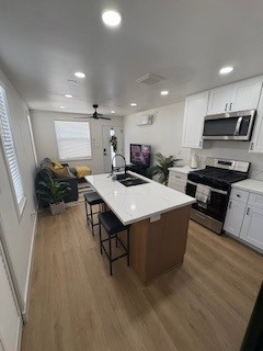 Chic & Modern 1-Bedroom ADU in Central Los Angeles - A Haven for Professionals - Photo 3