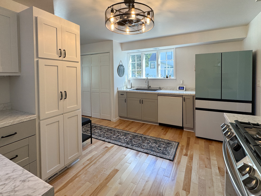 3 Bedroom Cozy Home near Oneida & Utica - Photo 6